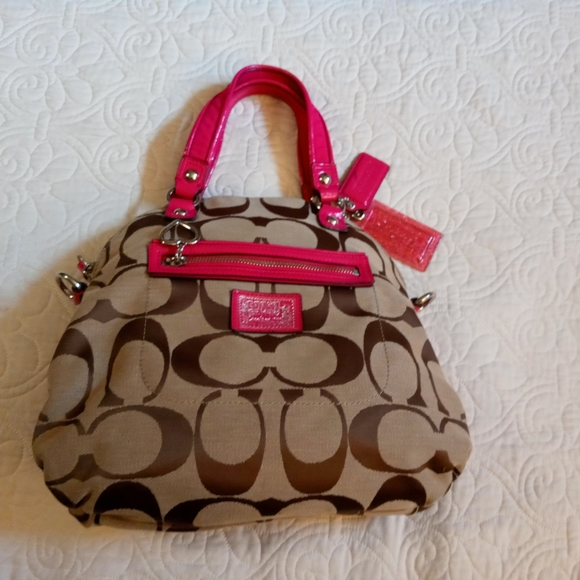 COACH  A1381 F22941 Ltd. Ed. Daisy Signature Crossbody/Tote- Khaki, Raspberry - Picture 13 of 16